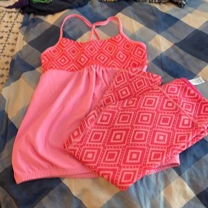 Ivivva size 10 tank and Capri legging